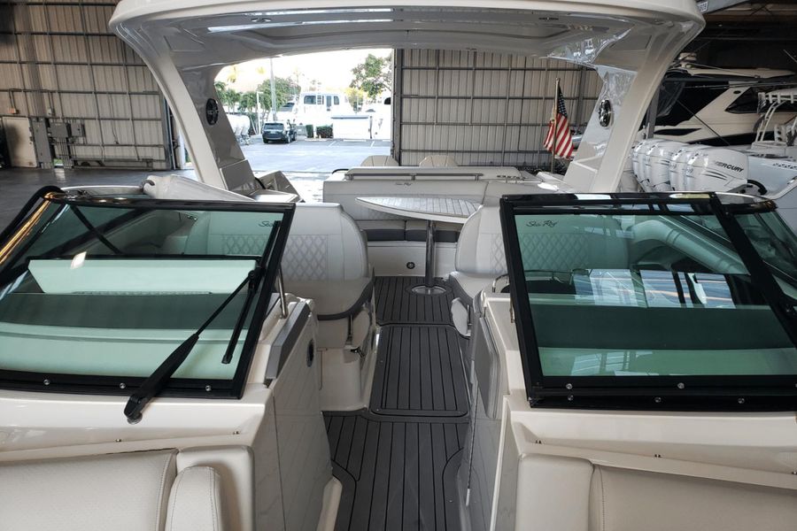 2021 Sea Ray 310 SLX OB