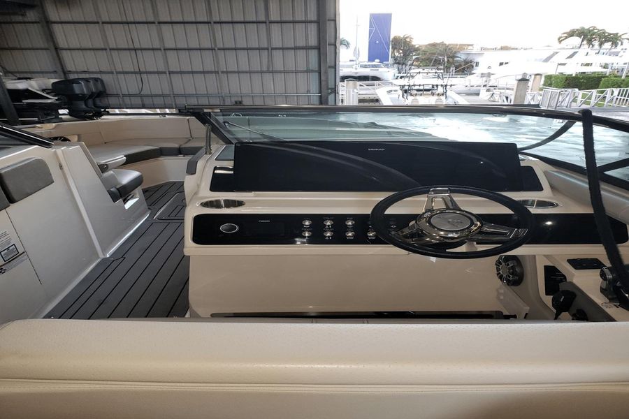 2021 Sea Ray 310 SLX OB