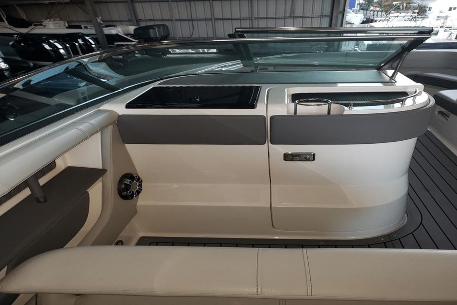 2021 Sea Ray 310 SLX OB