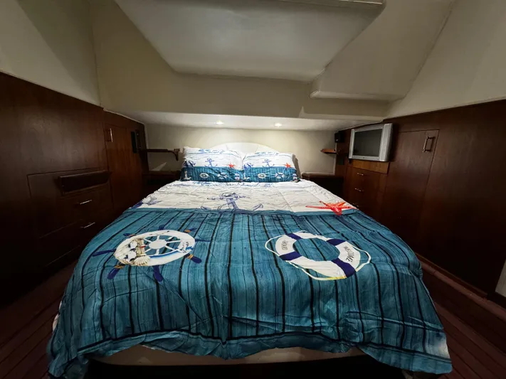 Sweet Melissa Yacht Photos Pics Cozy bedroom in 1992 Ocean Yachts 48 Convertible with nautical-themed bedding.
