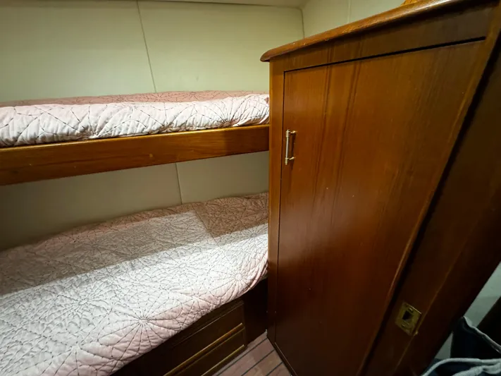Sweet Melissa Yacht Photos Pics 1992 Ocean Yachts 48 Convertible cabin with wooden bunk beds and closet.