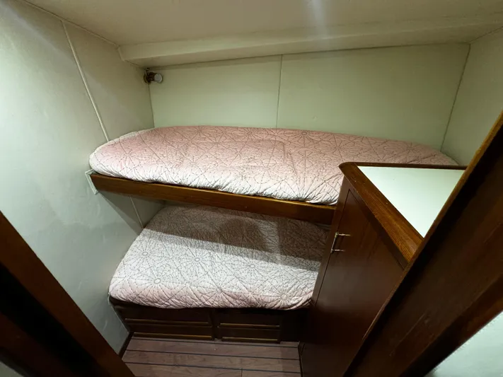 Sweet Melissa Yacht Photos Pics Cozy bunk beds in 1992 Ocean Yachts 48 Convertible cabin.