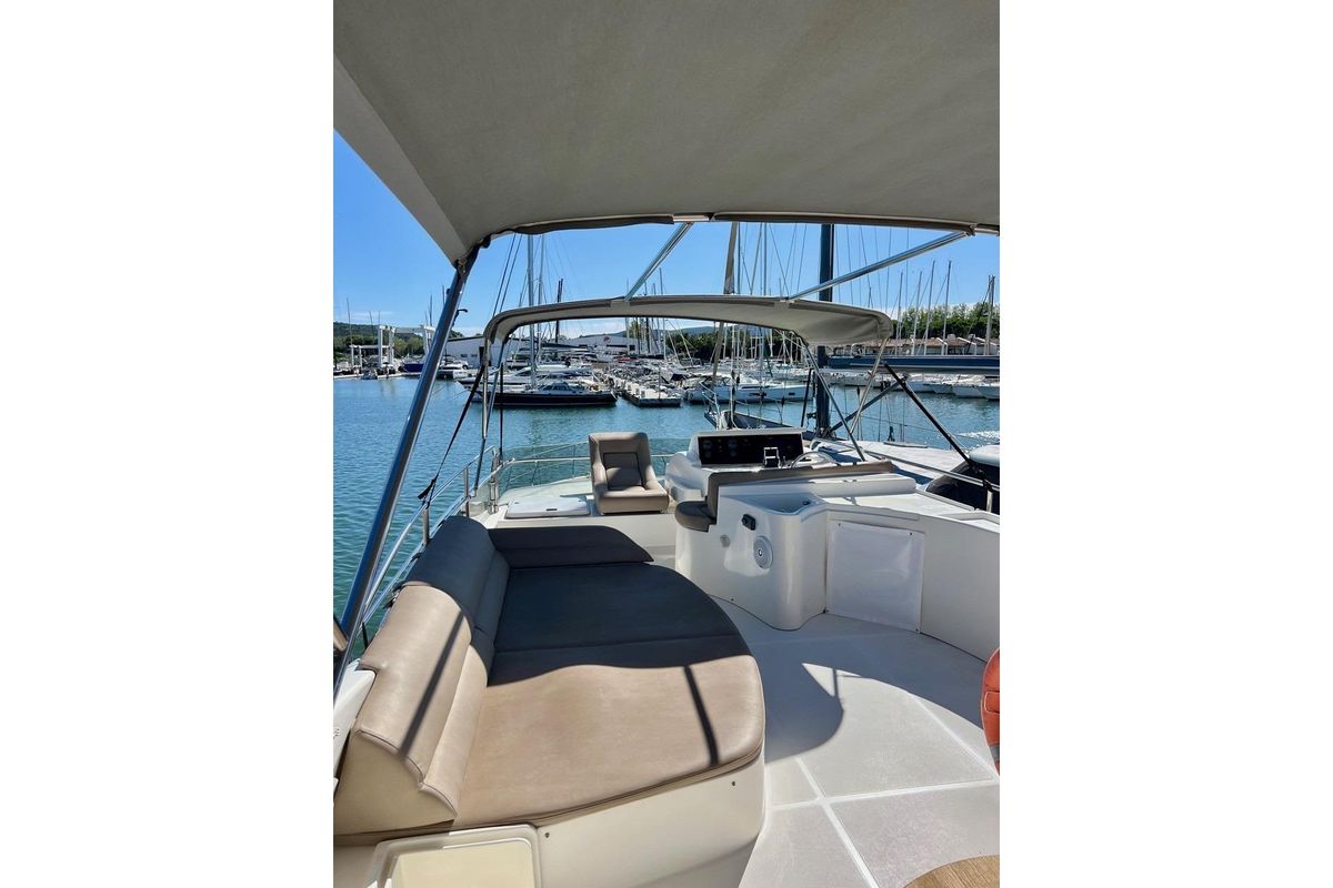 2003 Ferretti Yachts 63 