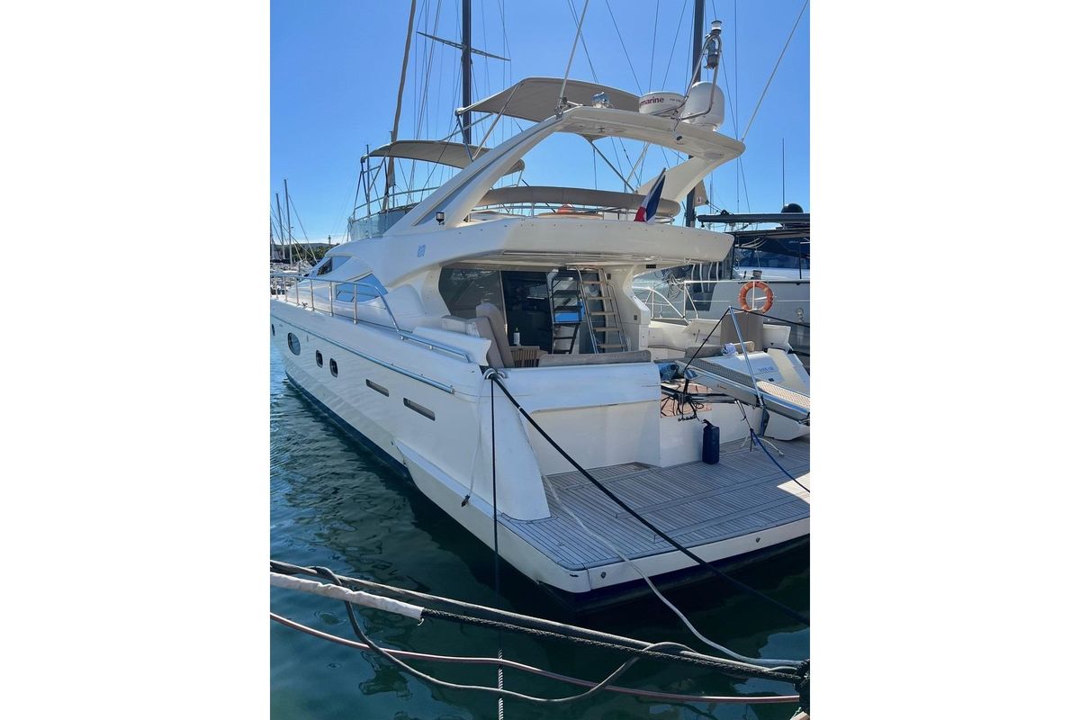 2003 Ferretti Yachts 63 