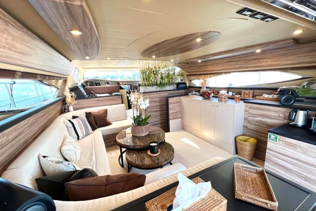 2003 Ferretti Yachts 63 