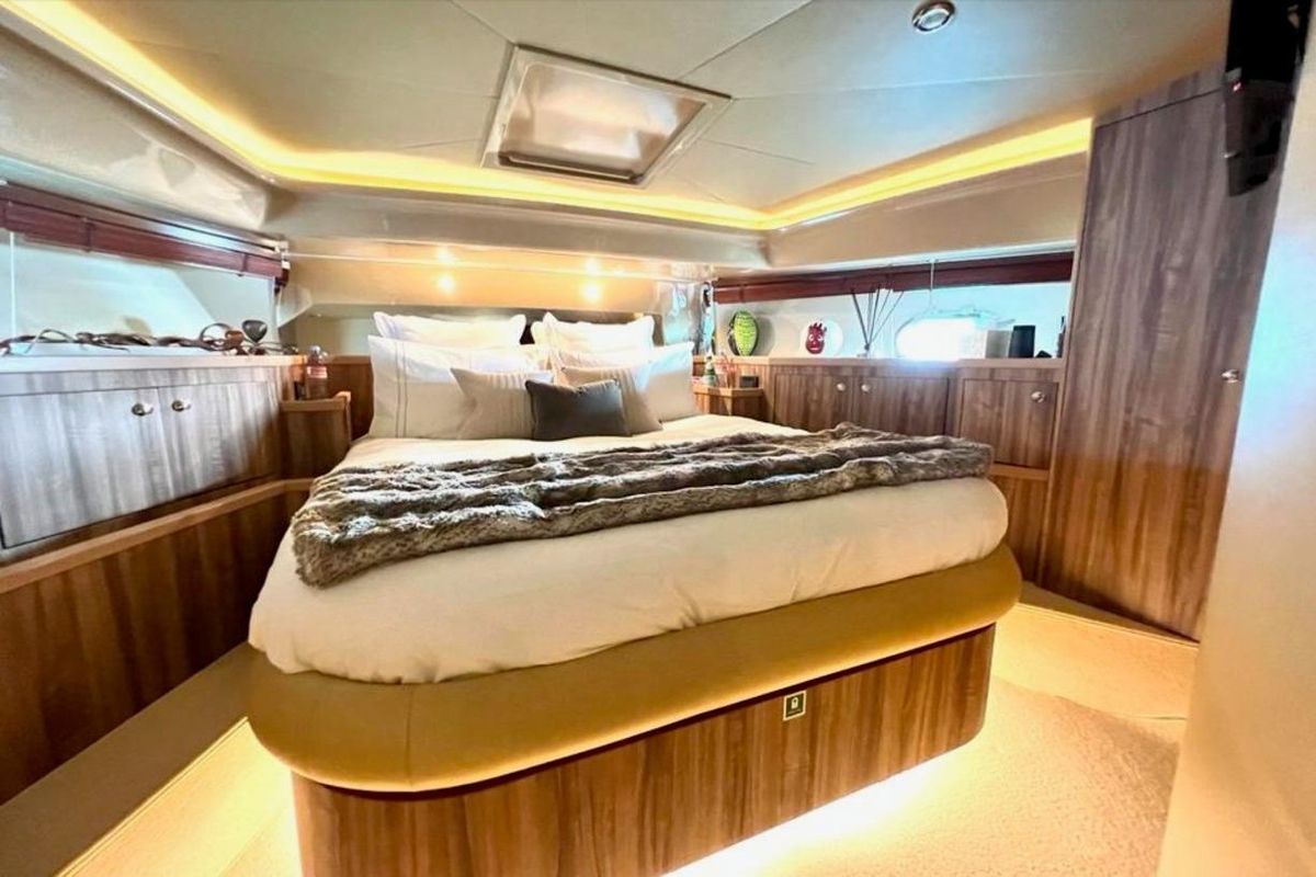 2003 Ferretti Yachts 63 