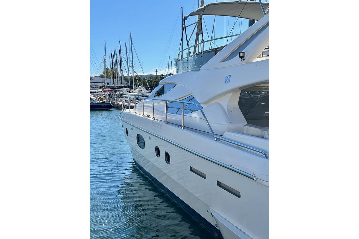 2003 Ferretti Yachts 63 