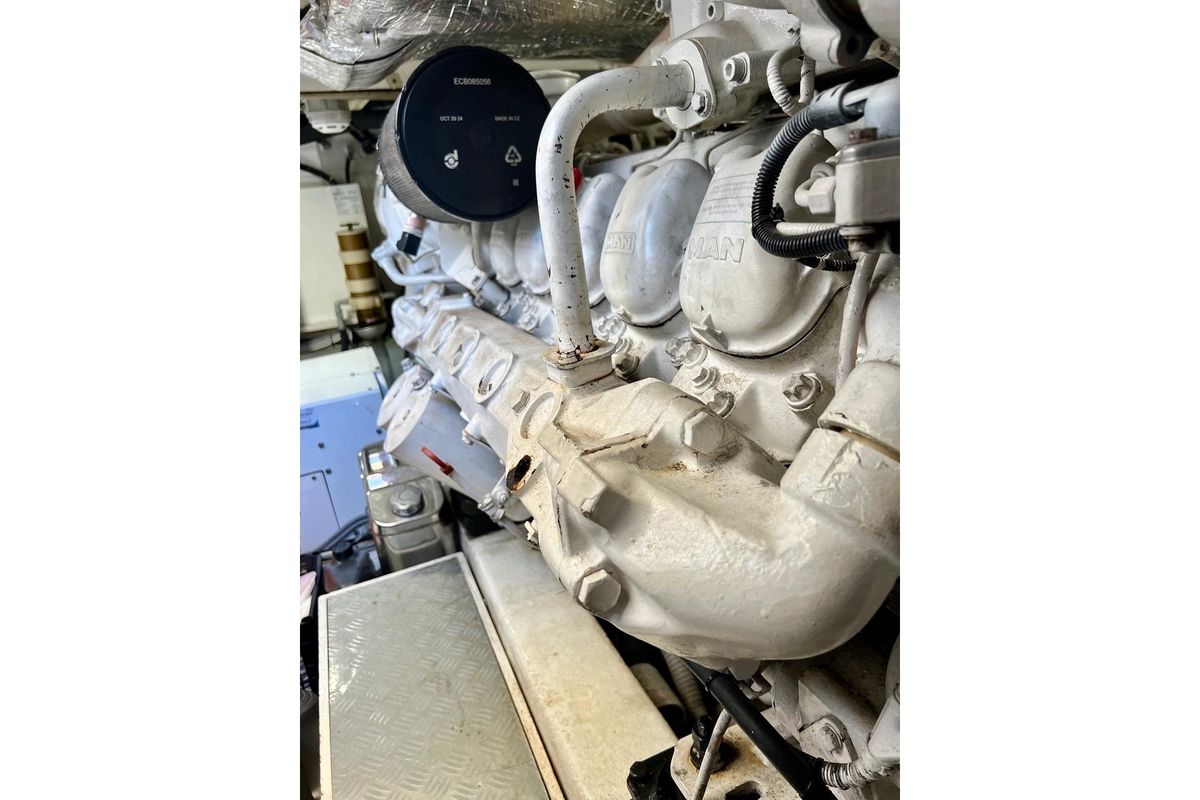 2003 Ferretti Yachts 63 