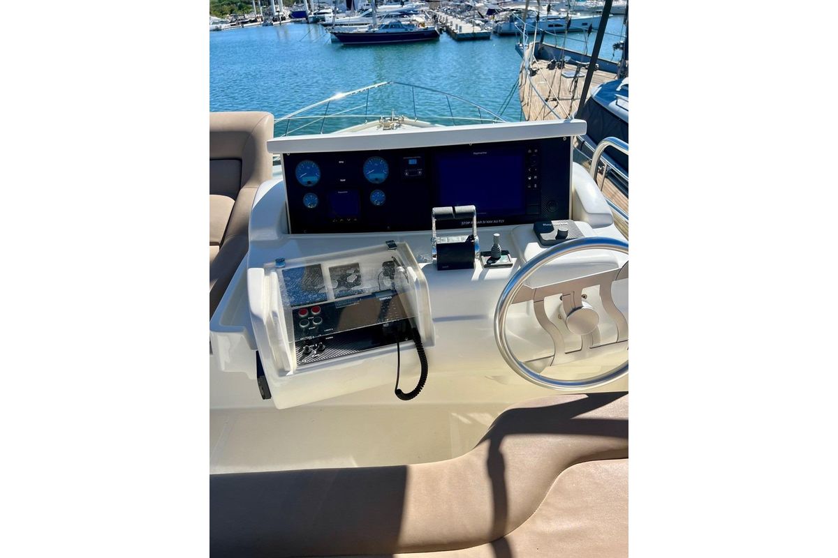 2003 Ferretti Yachts 63 