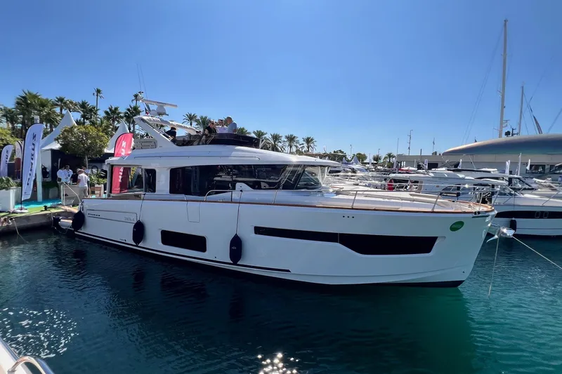  Yacht Photos Pics NIMBUS 495 FLYBRIDGE