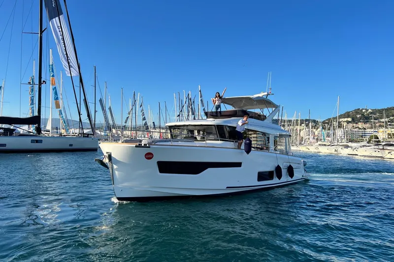  Yacht Photos Pics NIMBUS 495 FLYBRIDGE