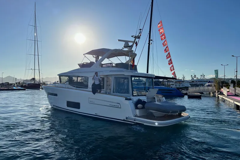  Yacht Photos Pics NIMBUS 495 FLYBRIDGE