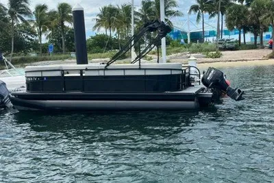 2024 Vision Marine Technologies WX Tritoon