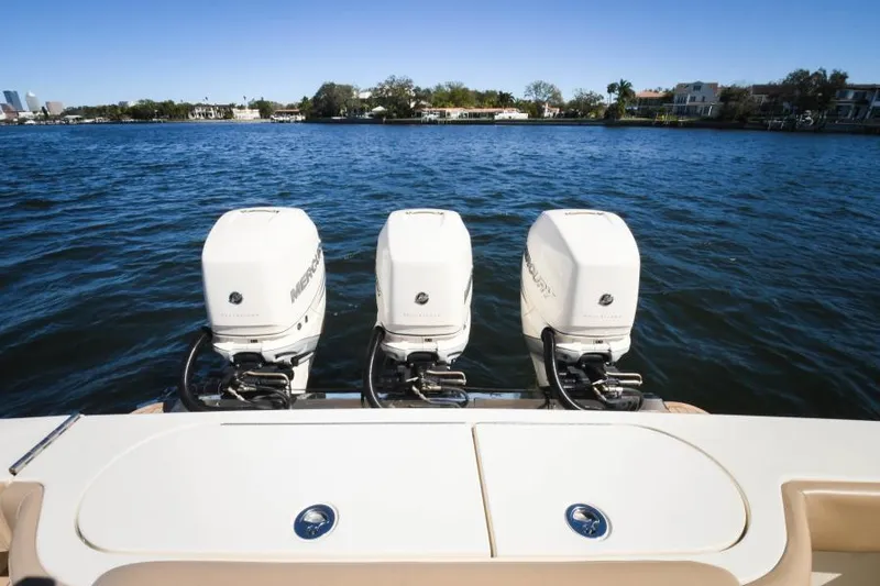 Gunn Runner Yacht Photos Pics Areated Baitwell