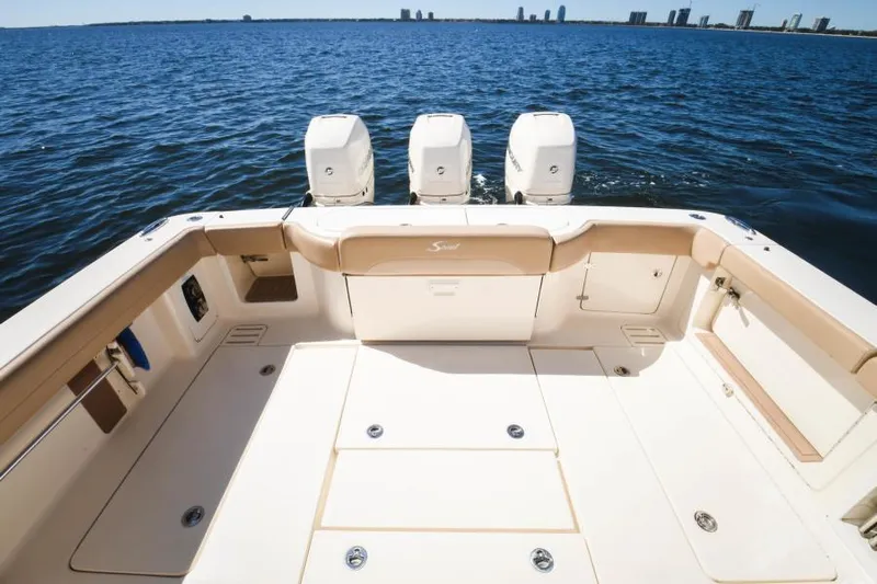 Gunn Runner Yacht Photos Pics Cockpit