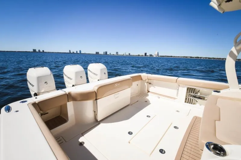 Gunn Runner Yacht Photos Pics Cockpit