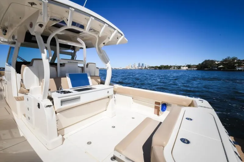 Gunn Runner Yacht Photos Pics Cockpit Sink & Grill