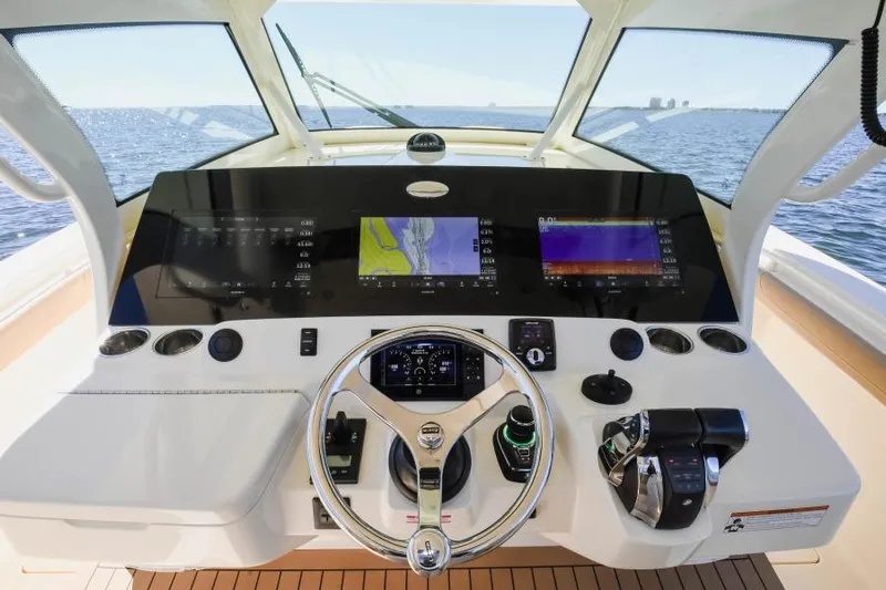 Gunn Runner Yacht Photos Pics Helm & Electronics