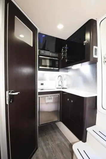 Gunn Runner Yacht Photos Pics Galley