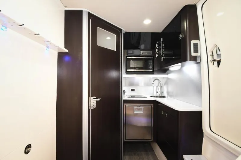 Gunn Runner Yacht Photos Pics Galley