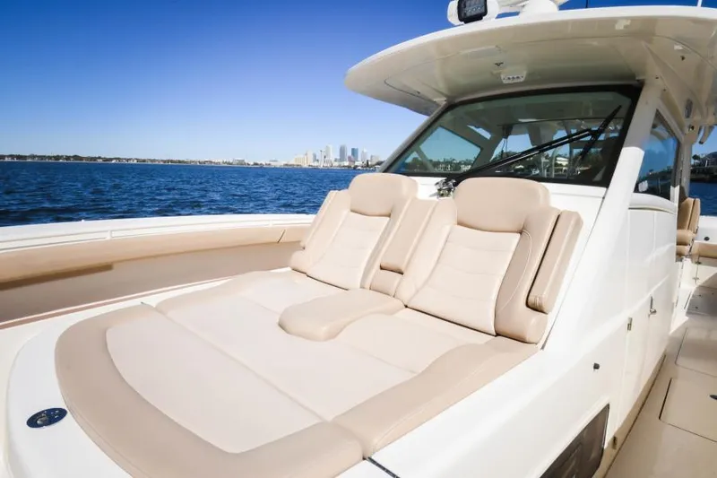 Gunn Runner Yacht Photos Pics Bow Sun Lounger