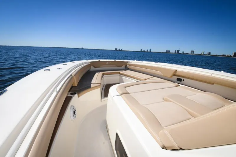 Gunn Runner Yacht Photos Pics Bow