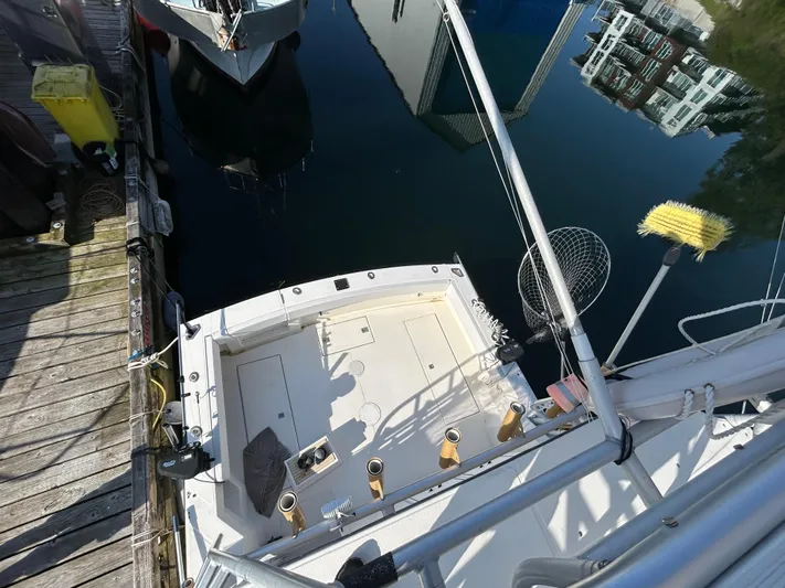  Yacht Photos Pics 1999 Carolina Classic 35 boat docked, showing fishing gear and clean deck.