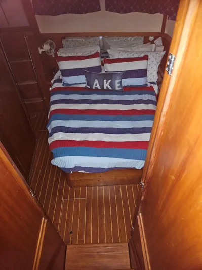 Raindance Yacht Photos Pics Cozy bedroom in 1998 Sabre 36 Fast Trawler with striped bedding and "Lake" pillow.