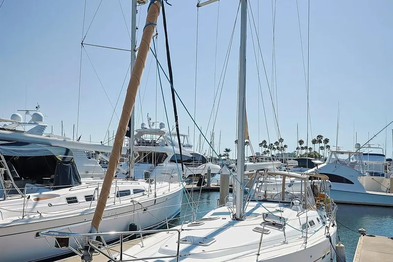 Mustang III Yacht Photos Pics 2007 Beneteau Oceanis 423 sailboat docked in a sunny marina.