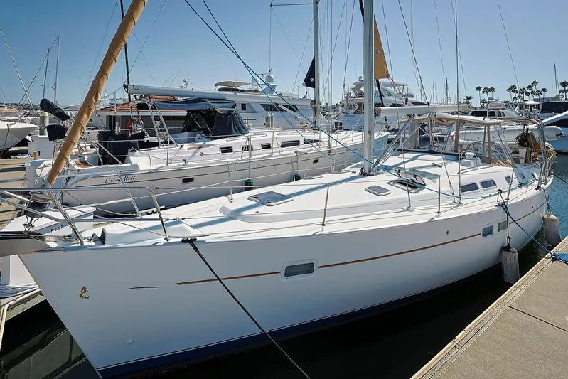 Mustang III Yacht Photos Pics 2007 Beneteau Oceanis 423 sailboat docked at marina under clear blue sky.