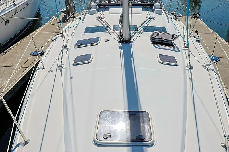 Mustang III Yacht Photos Pics Deck view of a 2007 Beneteau Oceanis 423 sailboat docked at a marina.