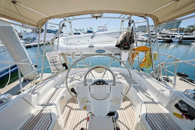 Mustang III Yacht Photos Pics Beneteau Oceanis 423 sailboat cockpit, 2007 model, docked at marina with clear view of helm.