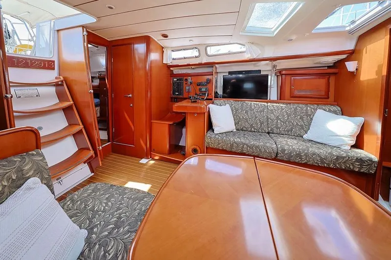 Mustang III Yacht Photos Pics Interior of 2007 Beneteau Oceanis 423 yacht with cozy seating and wooden finishes.