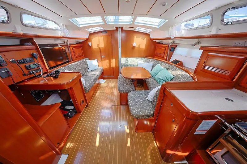 Mustang III Yacht Photos Pics Interior of 2007 Beneteau Oceanis 423 yacht, featuring cozy seating and elegant wood finishes.