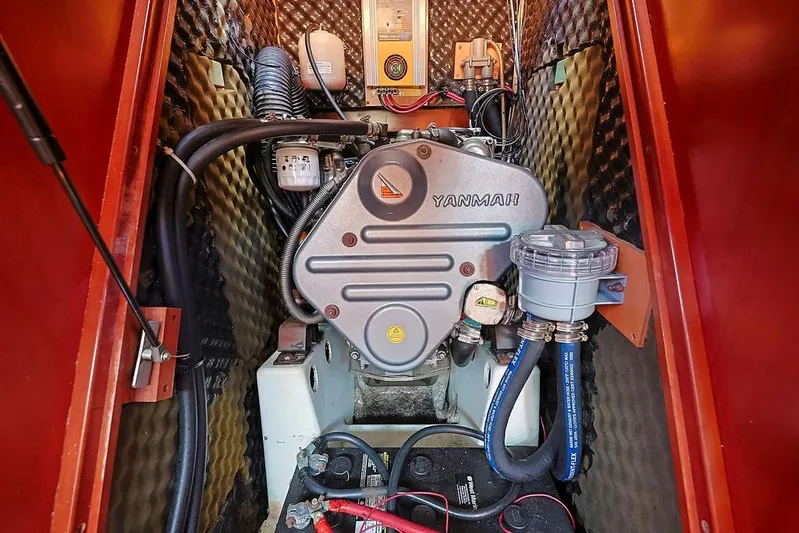 Mustang III Yacht Photos Pics Engine compartment of a 2007 Beneteau Oceanis 423 sailboat, featuring a Yanmar engine.