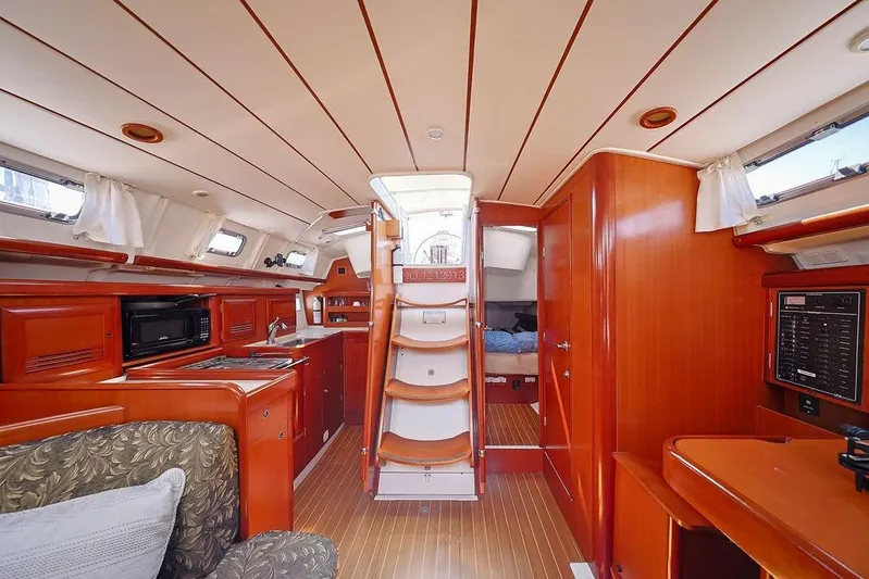 Mustang III Yacht Photos Pics Interior of 2007 Beneteau Oceanis 423 sailboat, featuring wood finish and modern amenities.