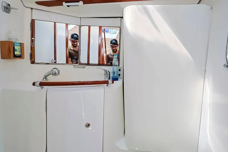 Mustang III Yacht Photos Pics Interior of 2007 Beneteau Oceanis 423 yacht bathroom with sink and mirror.