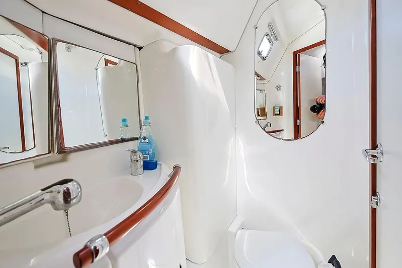 Mustang III Yacht Photos Pics Bathroom interior of 2007 Beneteau Oceanis 423 yacht, featuring sink and mirror.