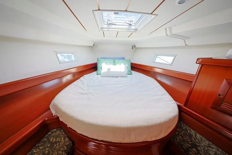 Mustang III Yacht Photos Pics Cozy cabin interior of 2007 Beneteau Oceanis 423 sailboat with wooden finish and skylight.