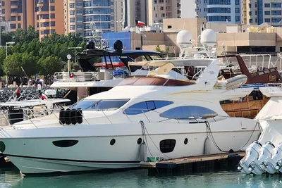 Azimut 68E