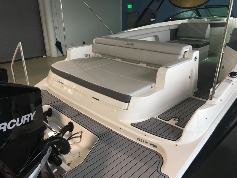 2021 Sea Ray SDX 290 Outboard