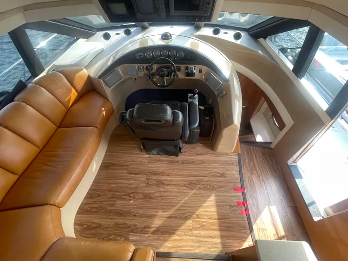  Yacht Photos Pics Piolot House helm station&nbsp;