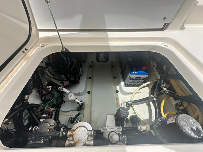  Yacht Photos Pics 2009 Pursuit C 310 Center Console engine compartment with battery and wiring.