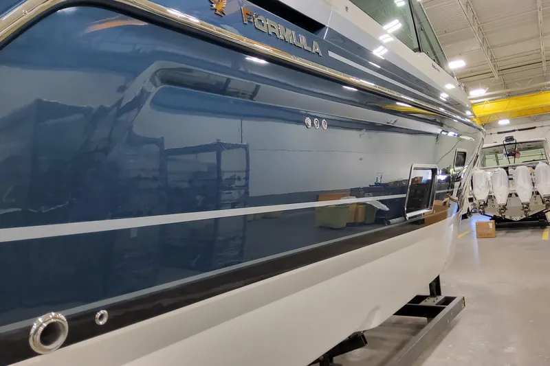  Yacht Photos Pics 2026 Formula 380 Super Sport Crossover OB boat in a showroom, side view.