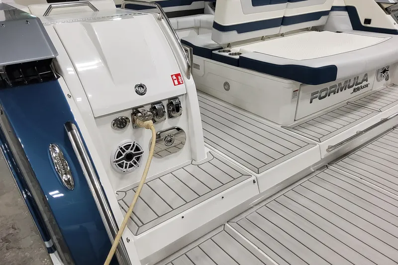  Yacht Photos Pics 2026 Formula 380 Super Sport Crossover OB boat with sleek deck and modern features.