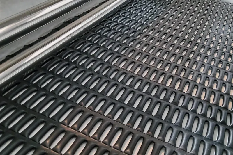  Yacht Photos Pics Non-slip deck surface of 2026 Formula 380 Super Sport Crossover OB boat.