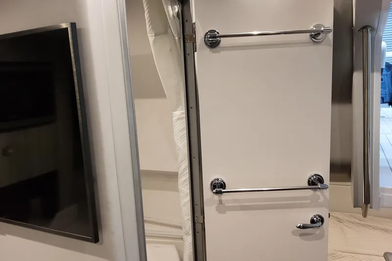  Yacht Photos Pics Interior of 2026 Formula 380 Super Sport Crossover OB, featuring sleek design and modern fixtures.