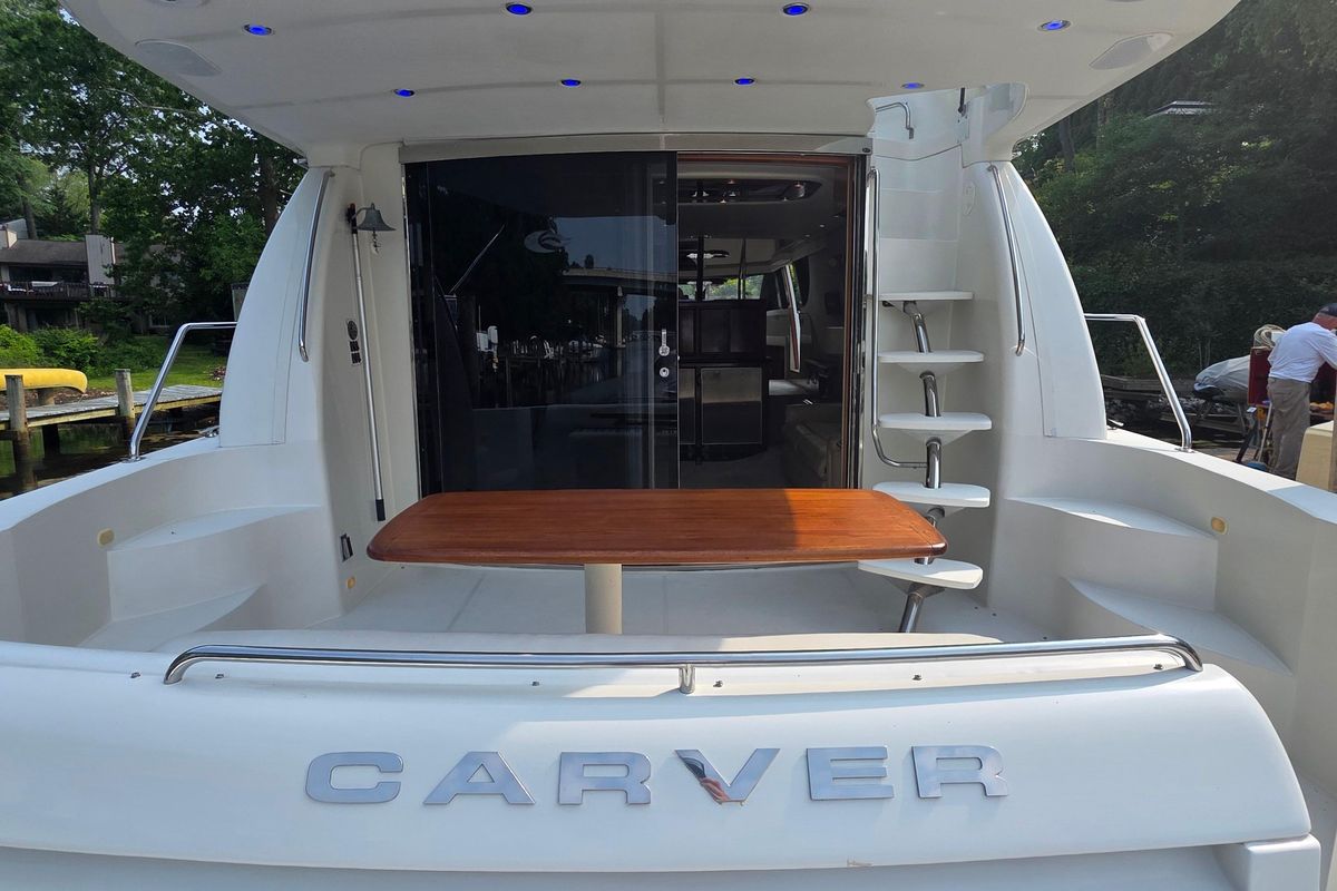 2006 Carver 56 