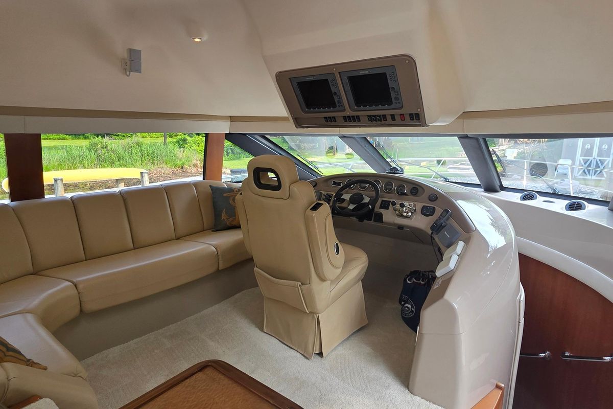 2006 Carver 56 