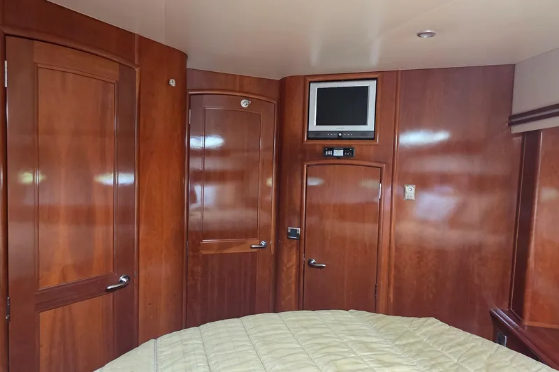 Mardi Gras Yacht Photos Pics Interior of 2006 Carver 56 Voyager with wood paneling and mounted TV.